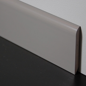 8611 - PVC-plint semi-gloss lichtgrijs - PVC - 9 x 75 mm (1)