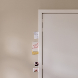 Plintenfabriek |  Gladde architraaf MDF vochtwerend  met TOM gleuf- eenvoudig online bestellen