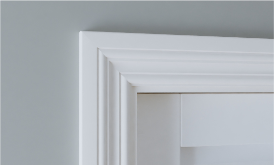 Witte architraven